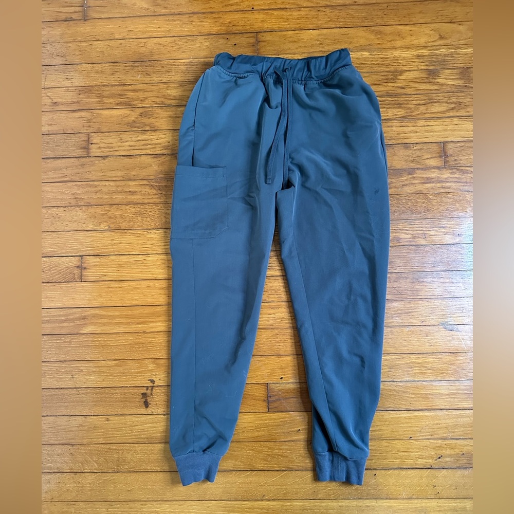 mandala gray scrubs! Size small! Good condition!